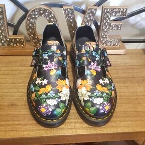 Dr. Martens Black Floral Leather Mary Jane size 9